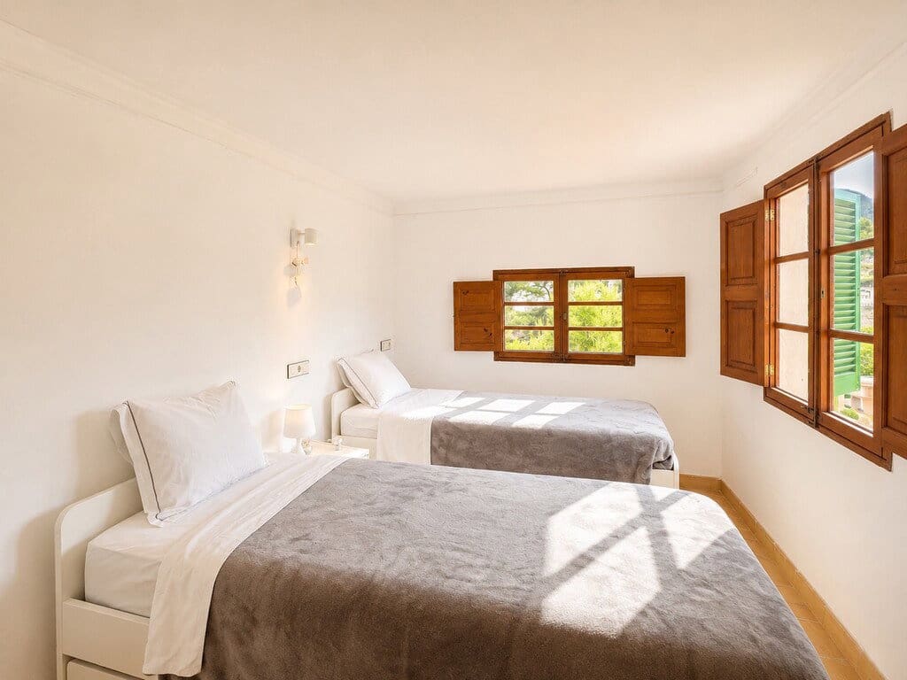 Villa/Maison de 5 chambres à louer à Cala San Vicente / Cala Sant Vicenc avec piscine garage - 2 200 € (Ref: 10091585)