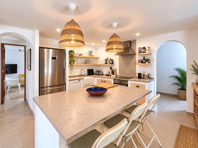 Villa/Maison de 5 chambres à louer à Cala San Vicente / Cala Sant Vicenç, Pollensa / Pollença avec piscine garage - 2 200 € (Ref: 10091585)