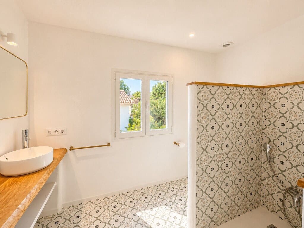 Villa/Maison de 5 chambres à louer à Cala San Vicente / Cala Sant Vicenc avec piscine garage - 2 200 € (Ref: 10091585)