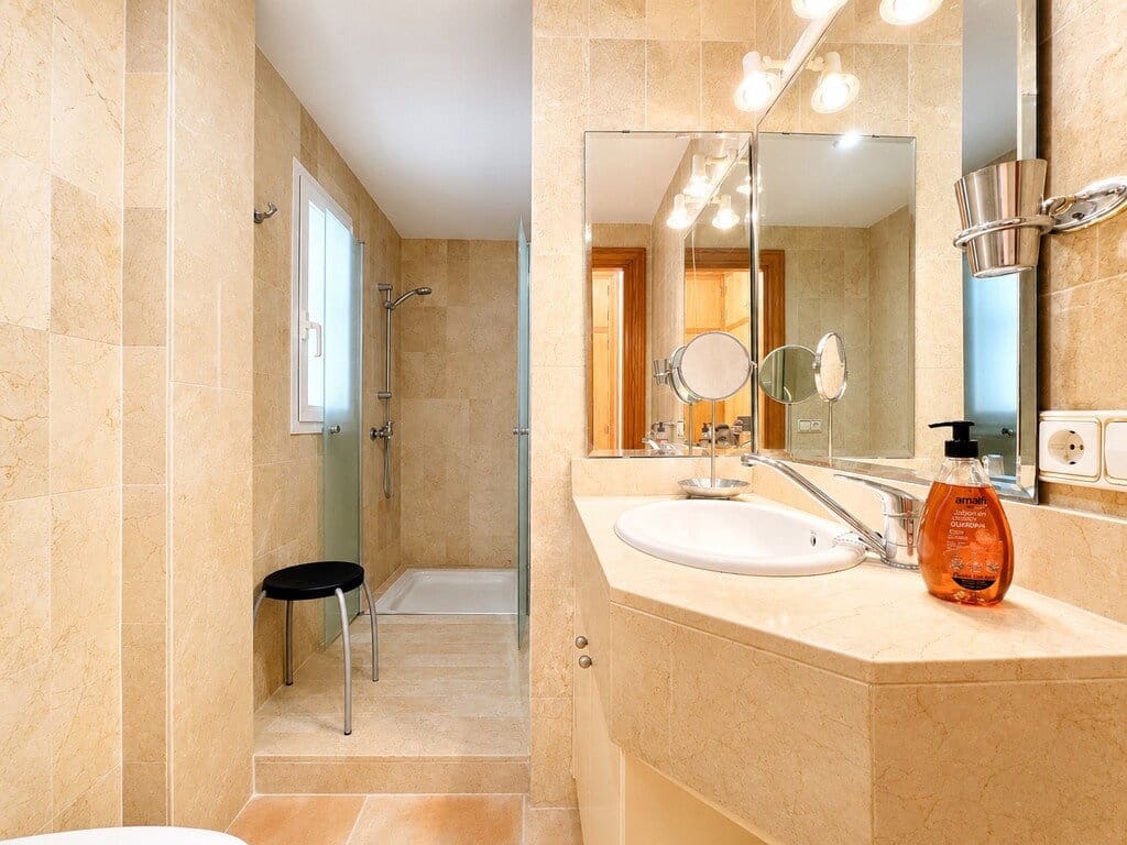 Villa/Maison de 5 chambres à louer à Pollensa / Pollenca avec garage - 2 500 € (Ref: 10091590)