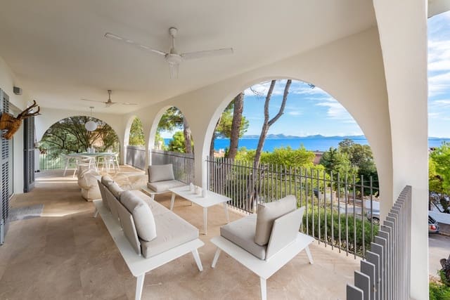 4 soverom Villa til salgs i Alcúdia med svømmebasseng garasje - € 1 950 000 (Ref: 7830225)