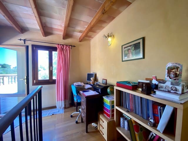 4 bedroom Villa for sale in Costitx with garage - € 850,000 (Ref: 8103518)