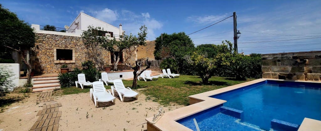 4 soveværelse Villa til salg i Buger med swimmingpool - € 1.100.000 (Ref: 8333919)