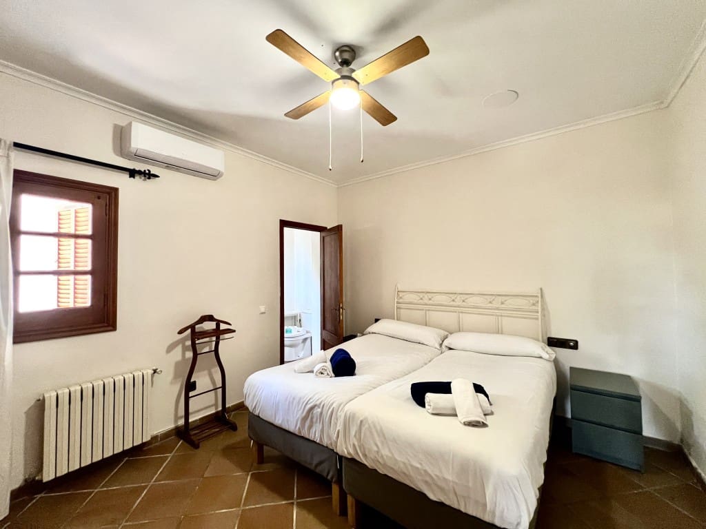 4 soveværelse Villa til salg i Buger med swimmingpool - € 1.100.000 (Ref: 8333919)