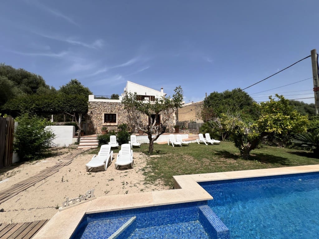 4 soveværelse Villa til salg i Buger med swimmingpool - € 1.100.000 (Ref: 8333919)