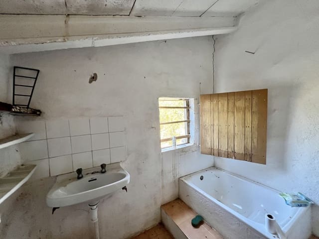 2 bedroom Villa for sale in Costitx - € 175,000 (Ref: 8484602)