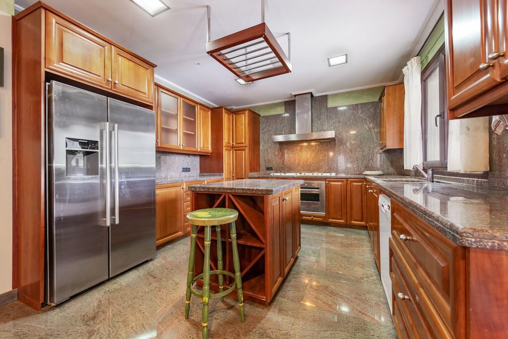 5 sypialnia Willa na sprzedaż w Buger z basenem - 3 100 000 € (Ref: 8957380)