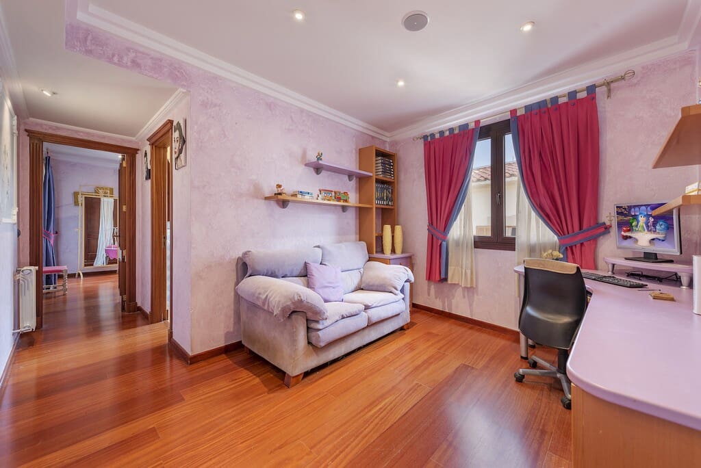 5 sypialnia Willa na sprzedaż w Buger z basenem - 3 100 000 € (Ref: 8957380)