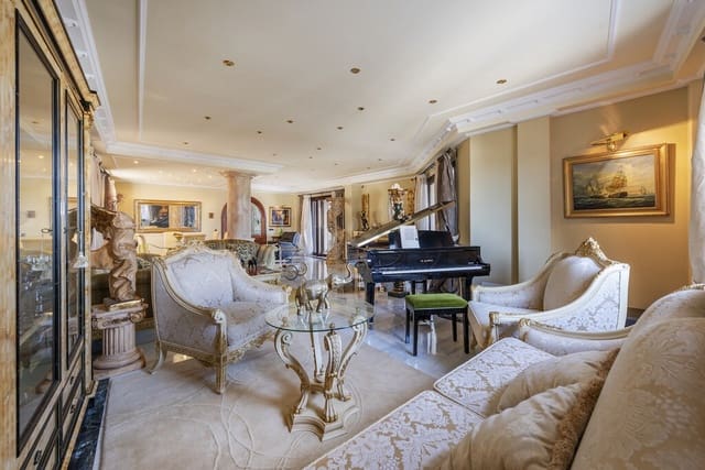 5 bedroom Villa for sale in Búger with pool - € 3,100,000 (Ref: 8957380)