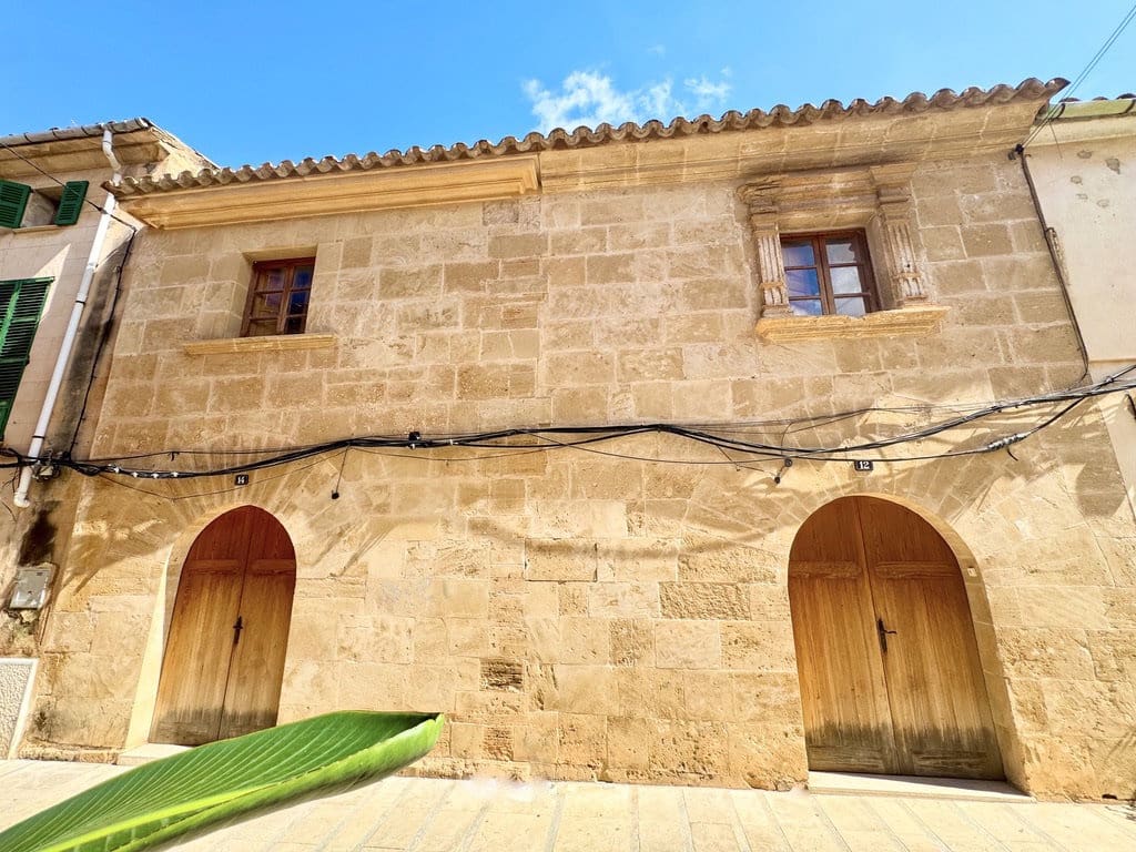 3 bedroom Villa for sale in Alcudia with garage - € 695,000 (Ref: 9262495)