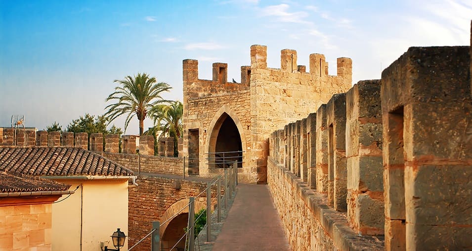 3 bedroom Villa for sale in Alcudia with garage - € 695,000 (Ref: 9264304)