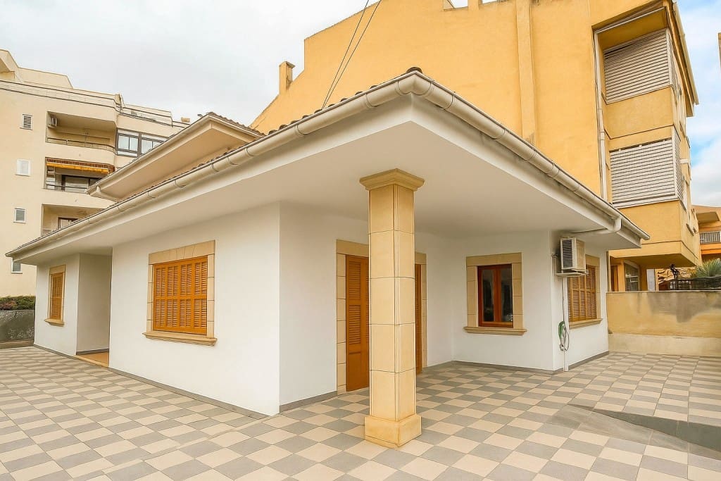 3 soverom Villa til salgs i Puerto de Alcudia med garasje - € 580 000 (Ref: 9337833)