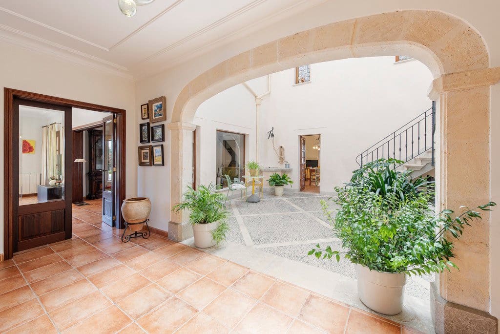 4 bedroom Villa for sale in Lloseta with pool garage - € 2,500,000 (Ref: 9353439)
