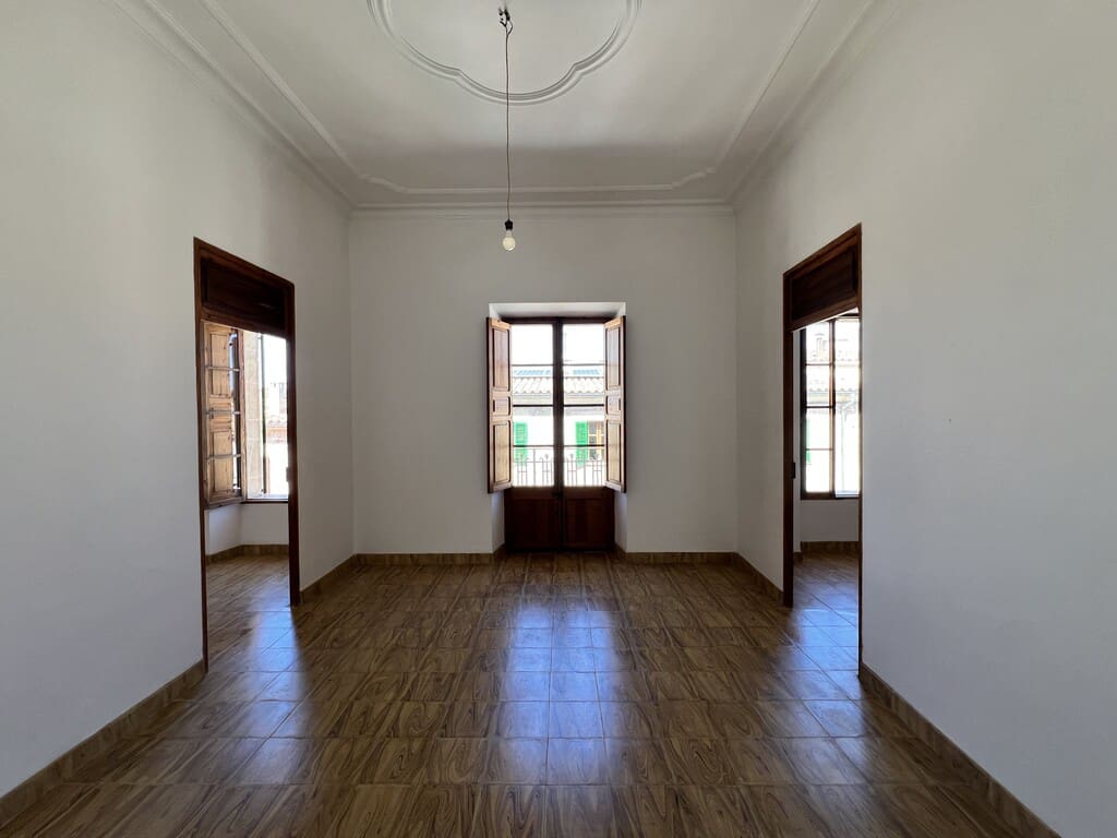 4 bedroom Villa for sale in Costitx with garage - € 590,000 (Ref: 9806392)