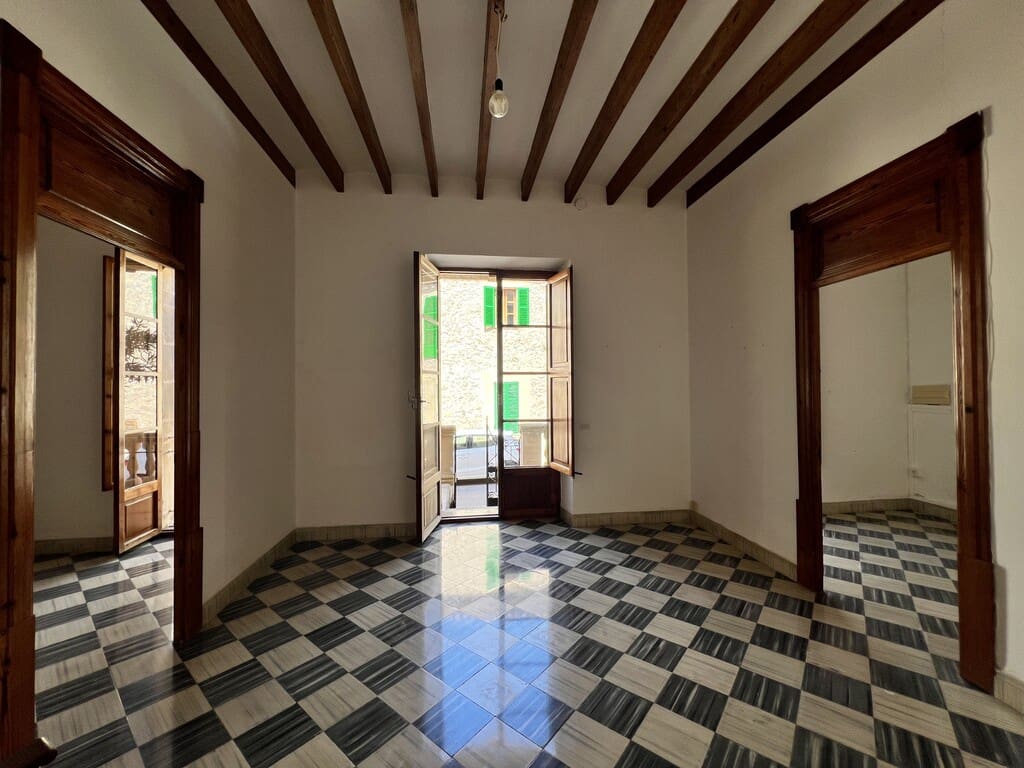 4 bedroom Villa for sale in Costitx with garage - € 590,000 (Ref: 9806392)