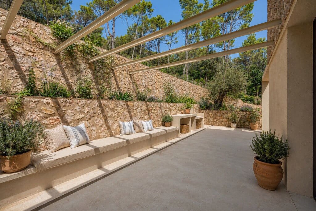 4 bedroom Villa for sale in Alcudia with pool garage - € 3,500,000 (Ref: 9866897)