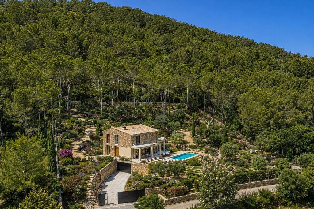 4 bedroom Villa for sale in Alcudia with pool garage - € 3,500,000 (Ref: 9866897)