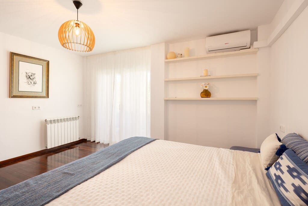 4 bedroom Villa for sale in Alcudia with garage - € 2,980,000 (Ref: 9875998)