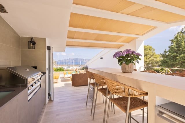 4 bedroom Villa for sale in Alcúdia with garage - € 2,980,000 (Ref: 9875998)