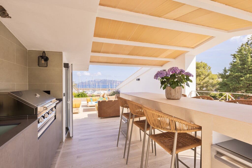 4 bedroom Villa for sale in Alcudia with garage - € 2,980,000 (Ref: 9875998)