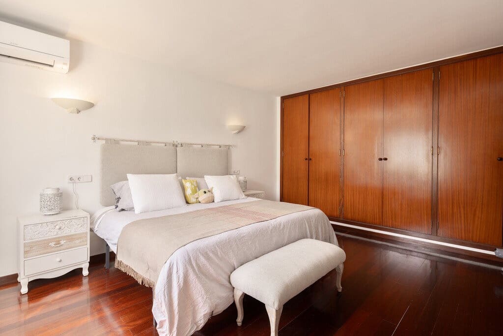 4 bedroom Villa for sale in Alcudia with garage - € 2,980,000 (Ref: 9875998)