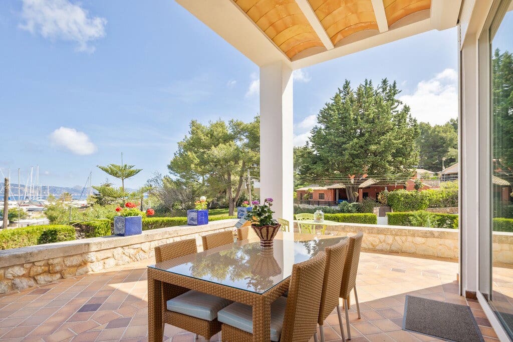 4 bedroom Villa for sale in Alcudia with garage - € 2,980,000 (Ref: 9875998)