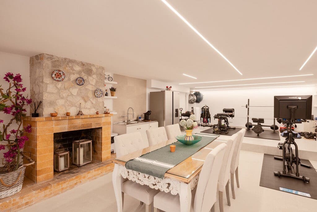 4 bedroom Villa for sale in Alcudia with garage - € 2,980,000 (Ref: 9875998)