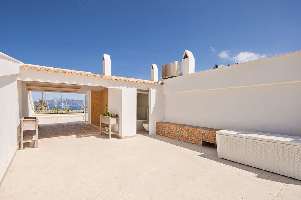 4 bedroom Villa for sale in Alcudia with garage - € 3,980,000 (Ref: 9880792)
