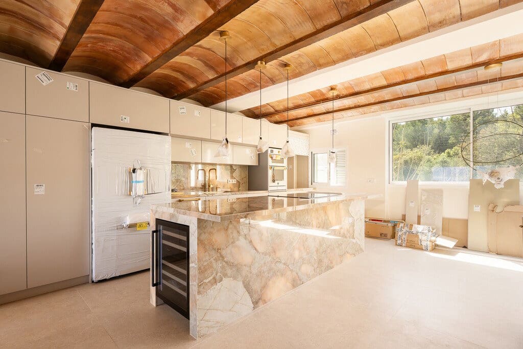 4 bedroom Villa for sale in Alcudia with garage - € 3,980,000 (Ref: 9880792)