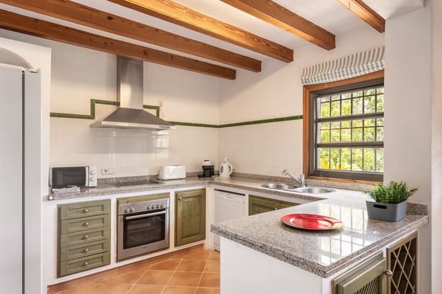 3 bedroom Villa for sale in Pollensa / Pollença with pool garage - € 1,800,000 (Ref: 9949477)