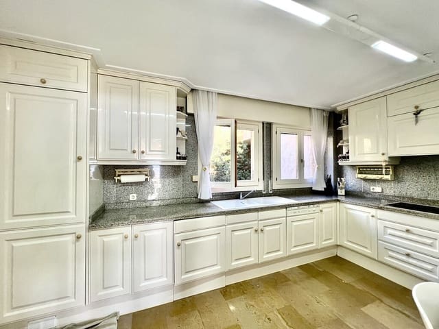 4 soveværelse Lejlighed til salg i Port de Pollença, Pollensa / Pollença med swimmingpool - € 1.485.000 (Ref: 9986588)