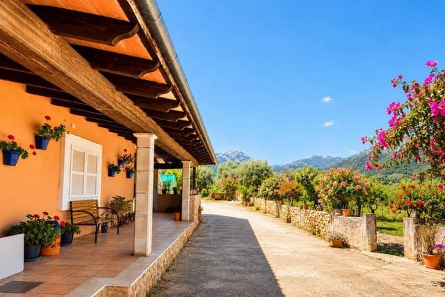 Chalet de 4 habitaciones en Selva en venta con garaje - 795.000 € (Ref: 9986590)