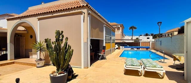 3 soveværelse Villa til salg i Costa del Silencio, Arona med swimmingpool garage - € 639.000 (Ref: 9985756)