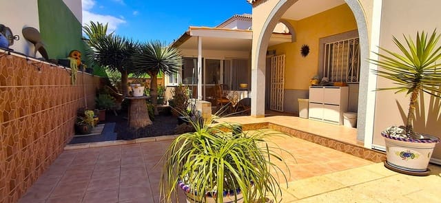 3 soveværelse Villa til salg i Costa del Silencio, Arona med swimmingpool garage - € 639.000 (Ref: 9985756)