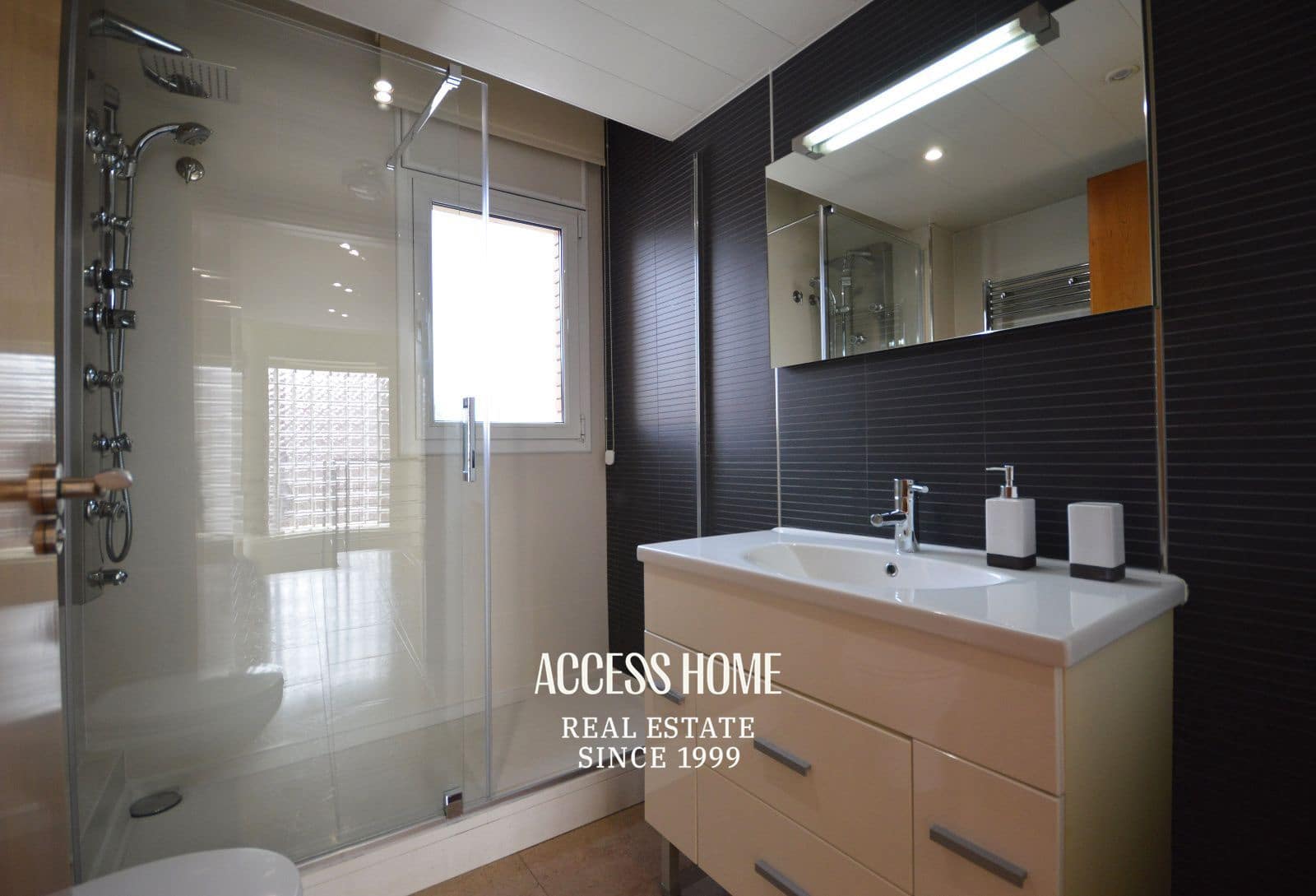 Chalet de 5 habitaciones en Premià de Dalt en venta con garaje - 685.000 € (Ref: 10062940)