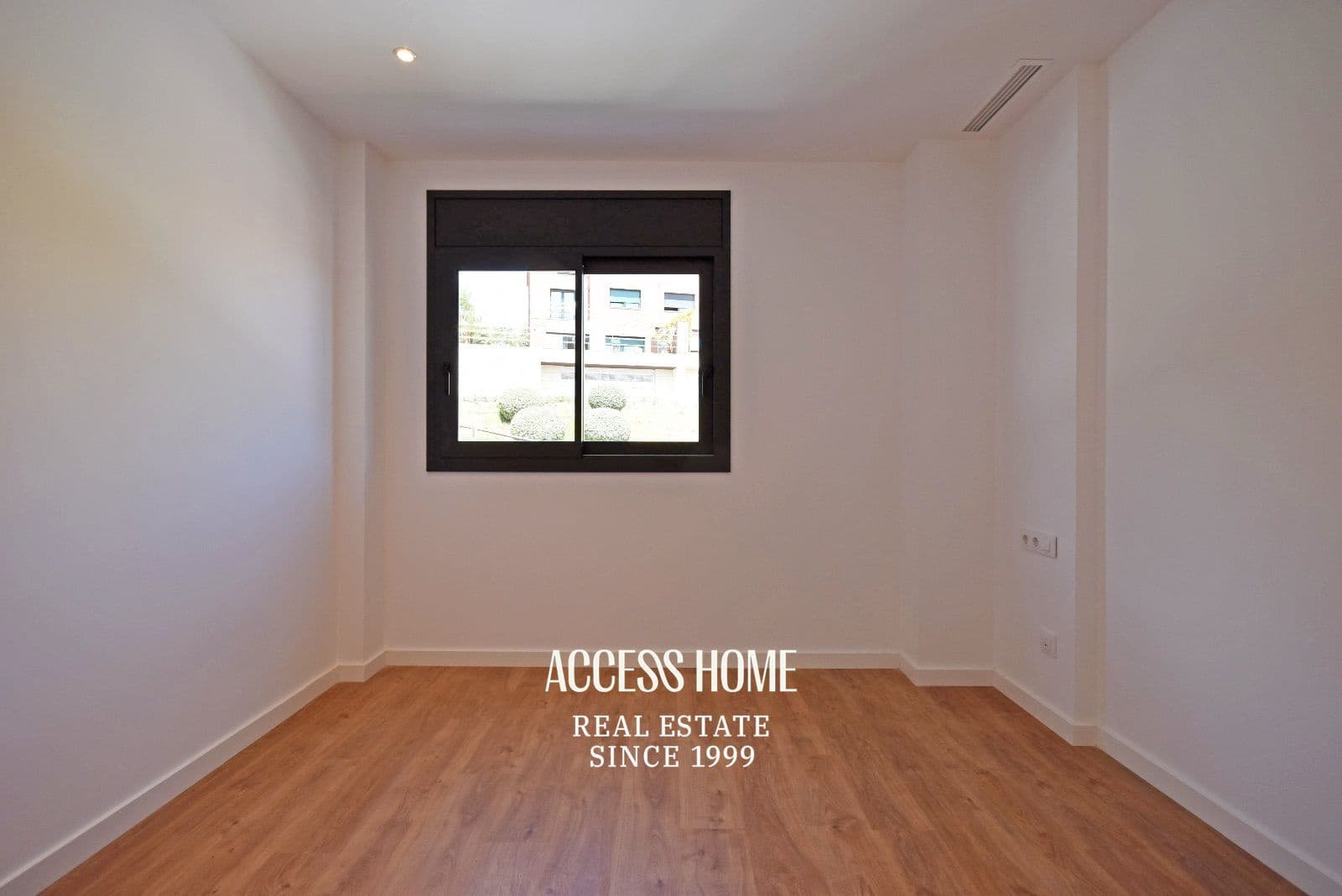 5 bedroom Villa for rent in Tiana with pool garage - € 4,500 (Ref: 10165502)