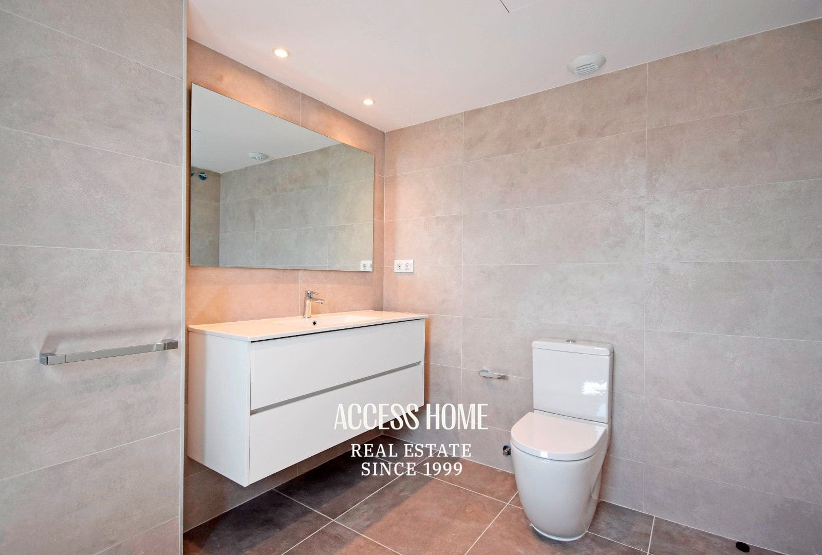 5 bedroom Villa for rent in Tiana with pool garage - € 4,500 (Ref: 10165502)