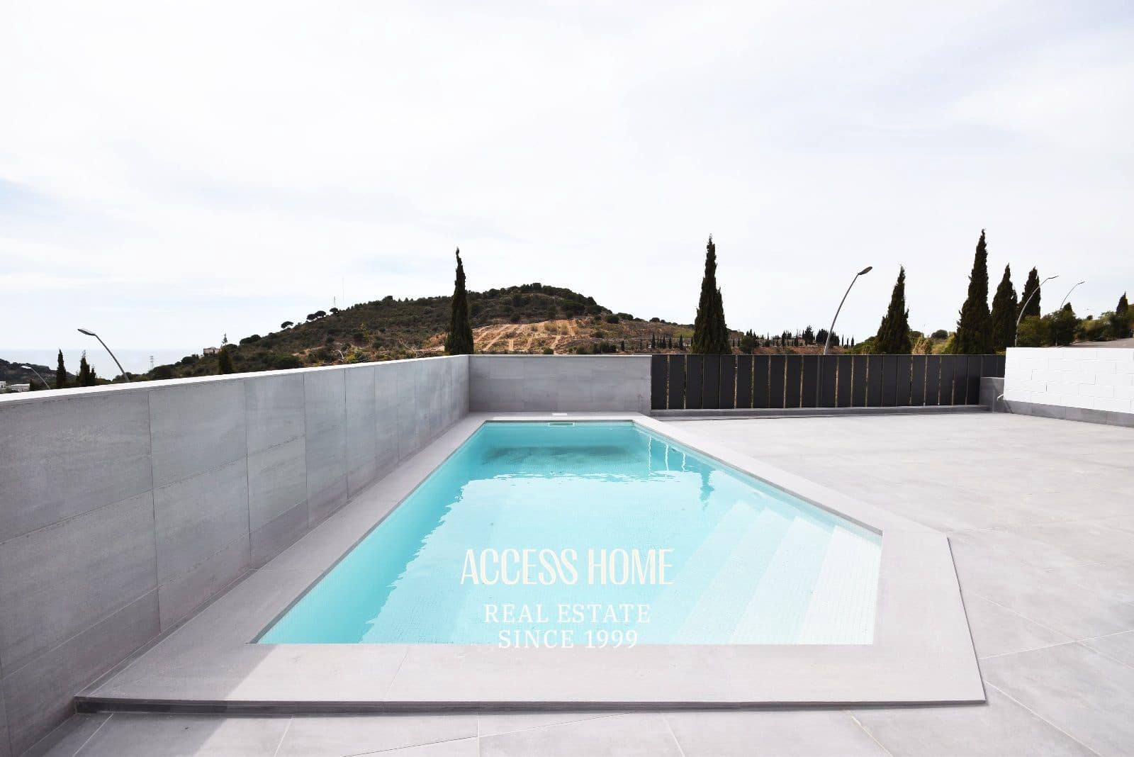 5 bedroom Villa for rent in Tiana with pool garage - € 4,500 (Ref: 10165502)