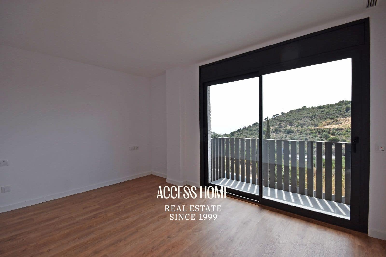 5 bedroom Villa for rent in Tiana with pool garage - € 4,500 (Ref: 10165502)