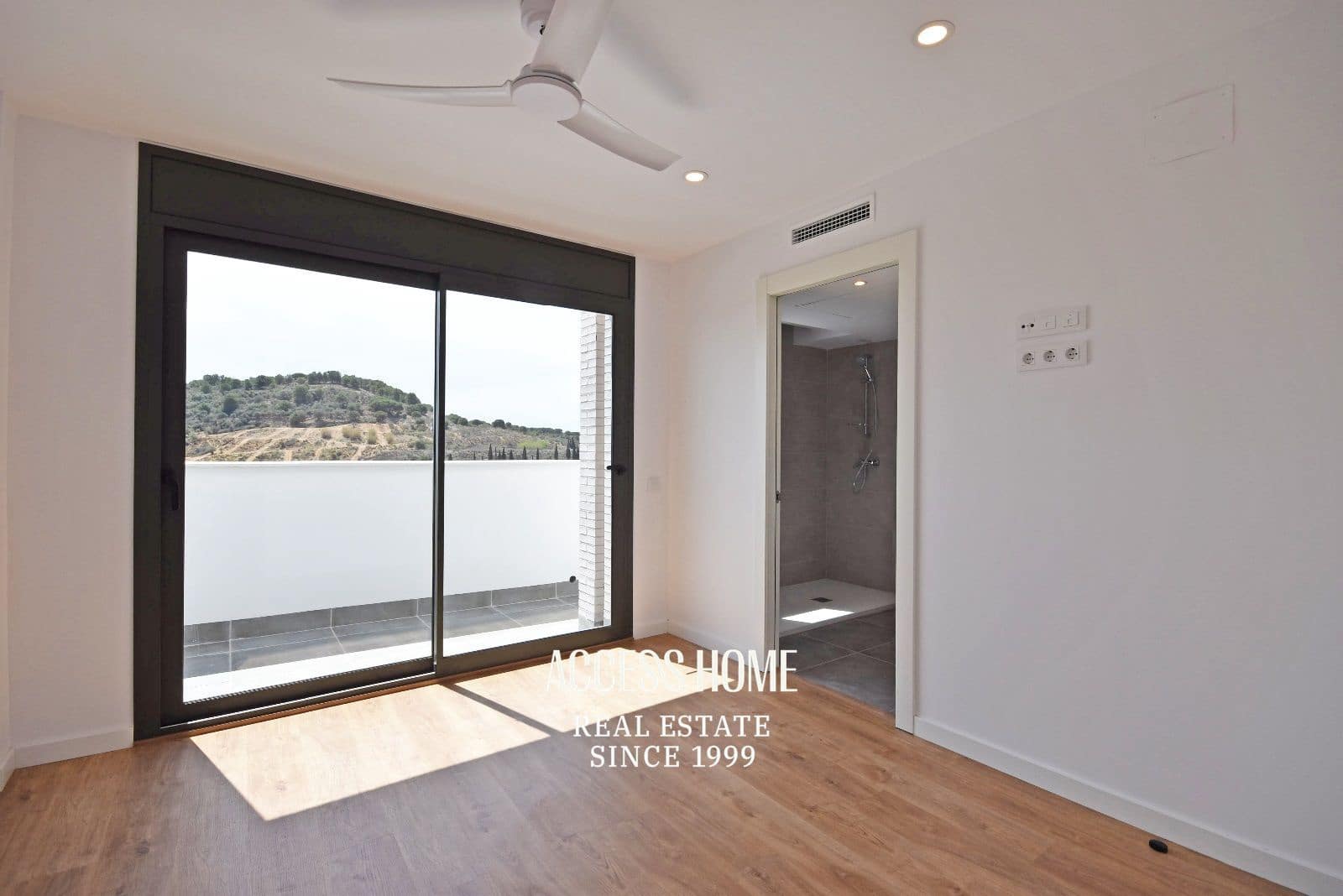 5 bedroom Villa for rent in Tiana with pool garage - € 4,500 (Ref: 10165502)