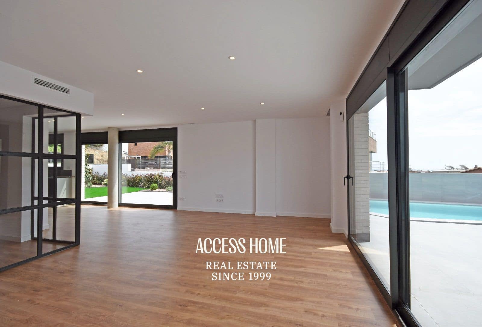 5 bedroom Villa for rent in Tiana with pool garage - € 4,500 (Ref: 10165502)