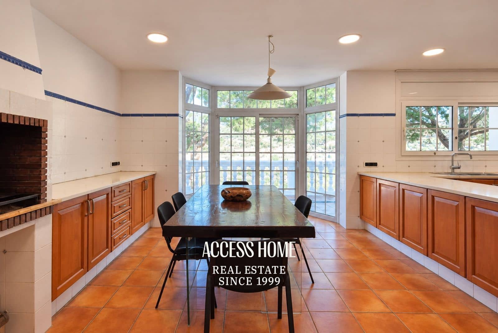 5 bedroom Villa for sale in Cabrils with pool garage - € 1,200,000 (Ref: 10179239)