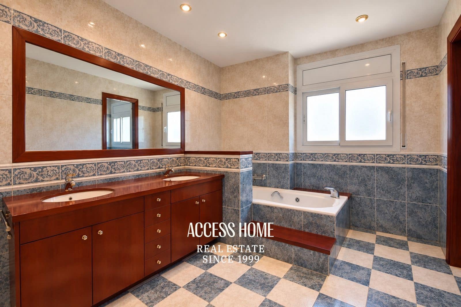 5 bedroom Villa for sale in Cabrils with pool garage - € 1,200,000 (Ref: 10179239)