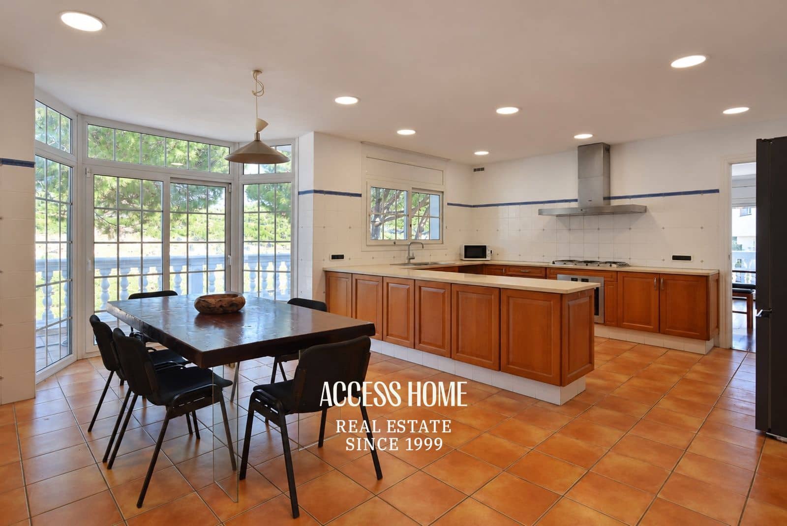 5 bedroom Villa for sale in Cabrils with pool garage - € 1,200,000 (Ref: 10179239)