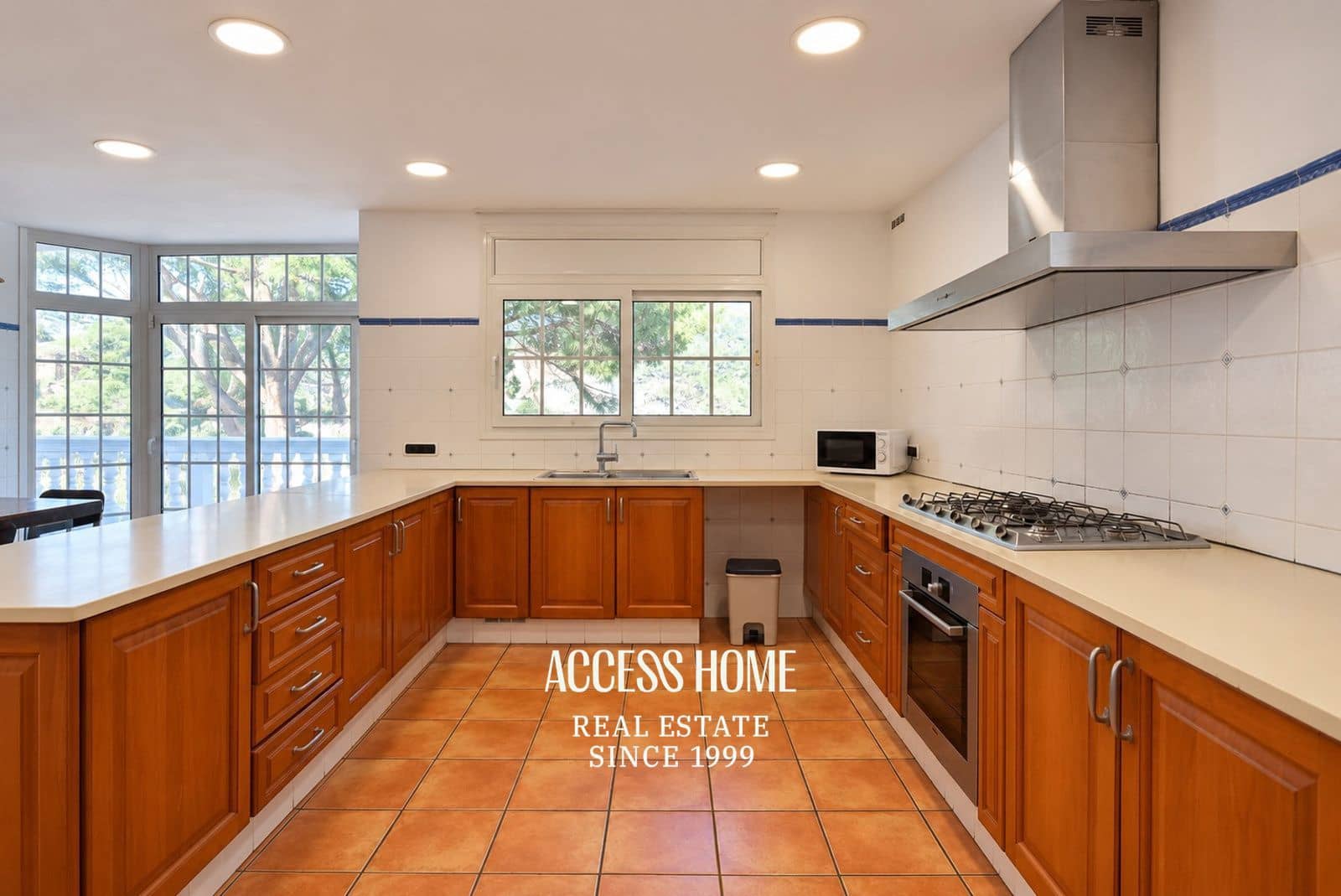 5 bedroom Villa for sale in Cabrils with pool garage - € 1,200,000 (Ref: 10179239)