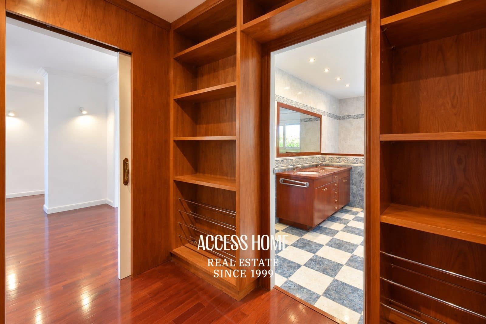 5 bedroom Villa for sale in Cabrils with pool garage - € 1,200,000 (Ref: 10179239)
