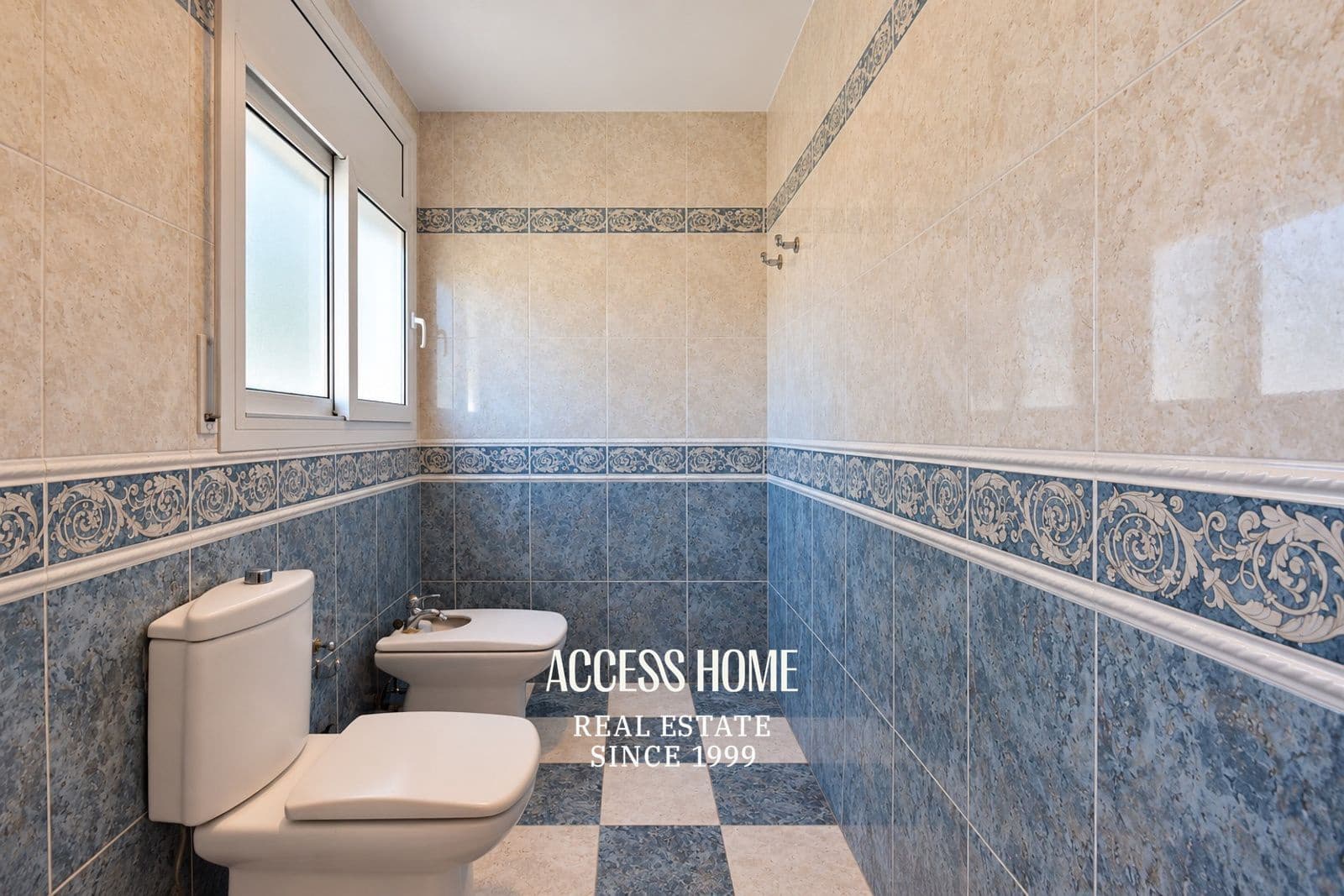 5 bedroom Villa for sale in Cabrils with pool garage - € 1,200,000 (Ref: 10179239)