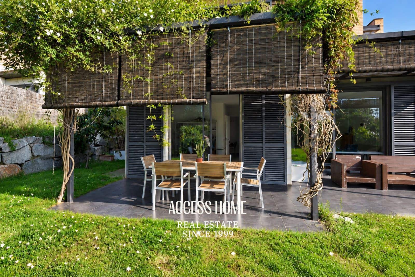 Chalet de 4 habitaciones en Sant Vicenç de Montalt en venta con garaje - 825.000 € (Ref: 10185979)