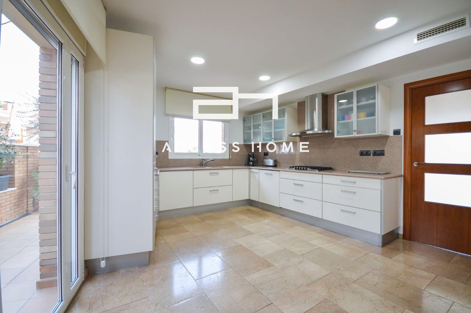 5 sovrum Villa till salu i Premia de Dalt med garage - 685 000 € (Ref: 5924938)