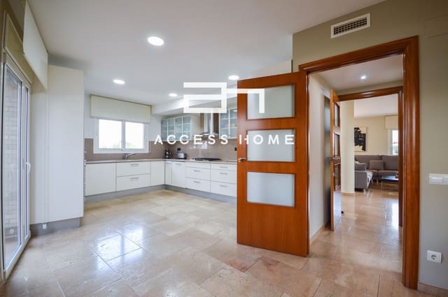 5 sovrum Villa till salu i Premià de Dalt med garage - 685 000 € (Ref: 5924938)